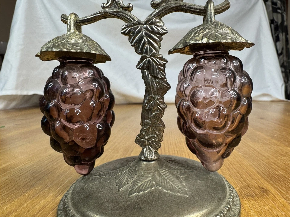 Salero y pimentero colgante de vidrio púrpura/soporte tono plata Foto 2 de 4