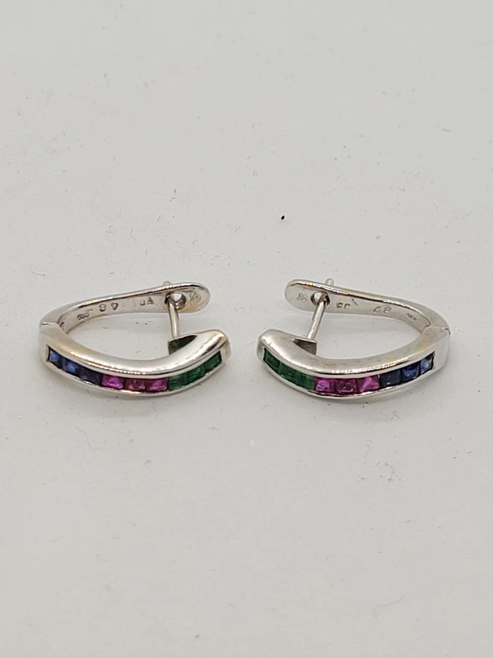 (NI-1604) Conjunto de anillo y aro de piedra tricolor de oro blanco de 18 quilates para dama Foto 3 de 4