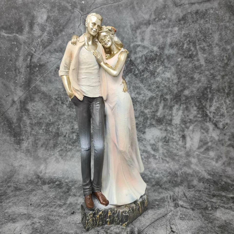 Moderne Skulptur Deko Figur Liebespaar auf Sockel mehrfarbig Höhe 27 cm - Bild 2 von 4