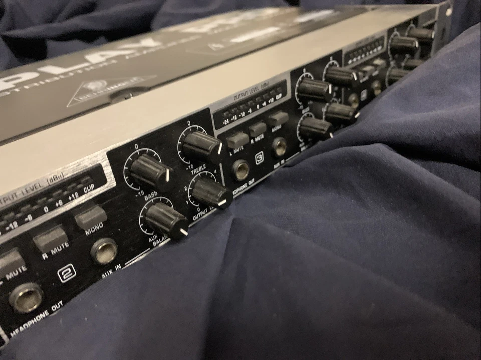 Behringer Powerplay Pro HA-4600 4 Channel Headphone Distribution Amplifier - Image 3 of 4