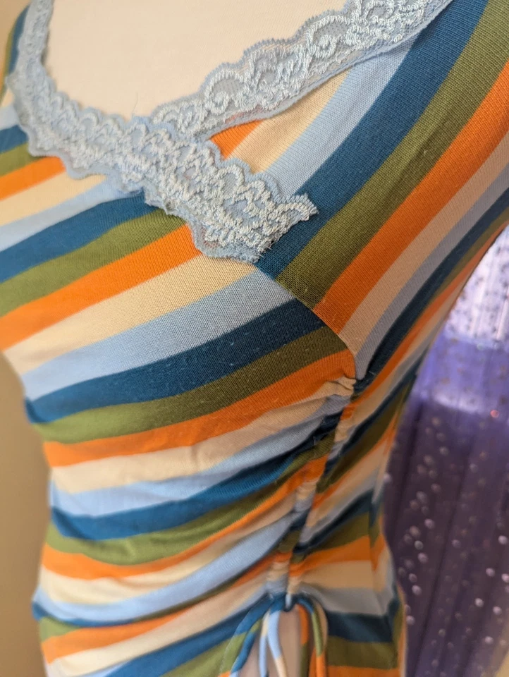 Blusa Vintage Y2K Hot Kiss EUA Laranja Verde Azul Listrada Renda Ruched Tamanho P/M - Imagem 4 de 4