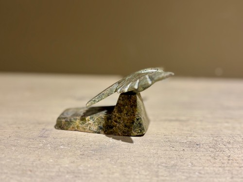 Signed Vintage Inuit Soapstone Carving of an Eagle - Picture 3 of 5