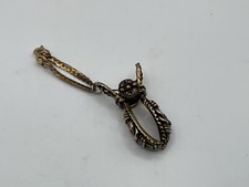 VTG Antiqued Gold Tone Ornate Floral Embossed Glove Clip