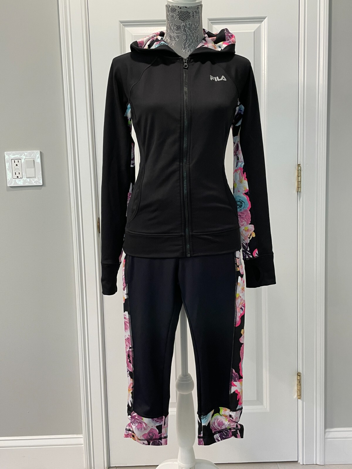 FILA Sport Performance Giacca con cappuccio con cerniera con leggings abbinati XS S