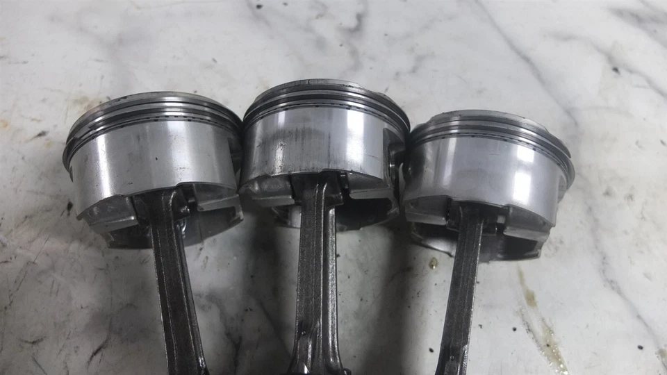 00 varillas de conexión de cabezas de pistón de motor Triumph Speed Triple 1050 Foto 3 de 4