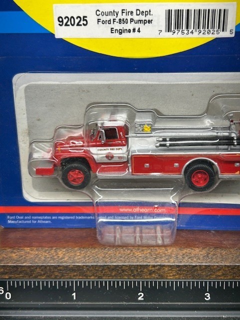 COUNTY FIRE PUMPER ENGINE #4 FORD F-850 TRUCK HIGHLY DETAILED HO Scale NEW RARE
