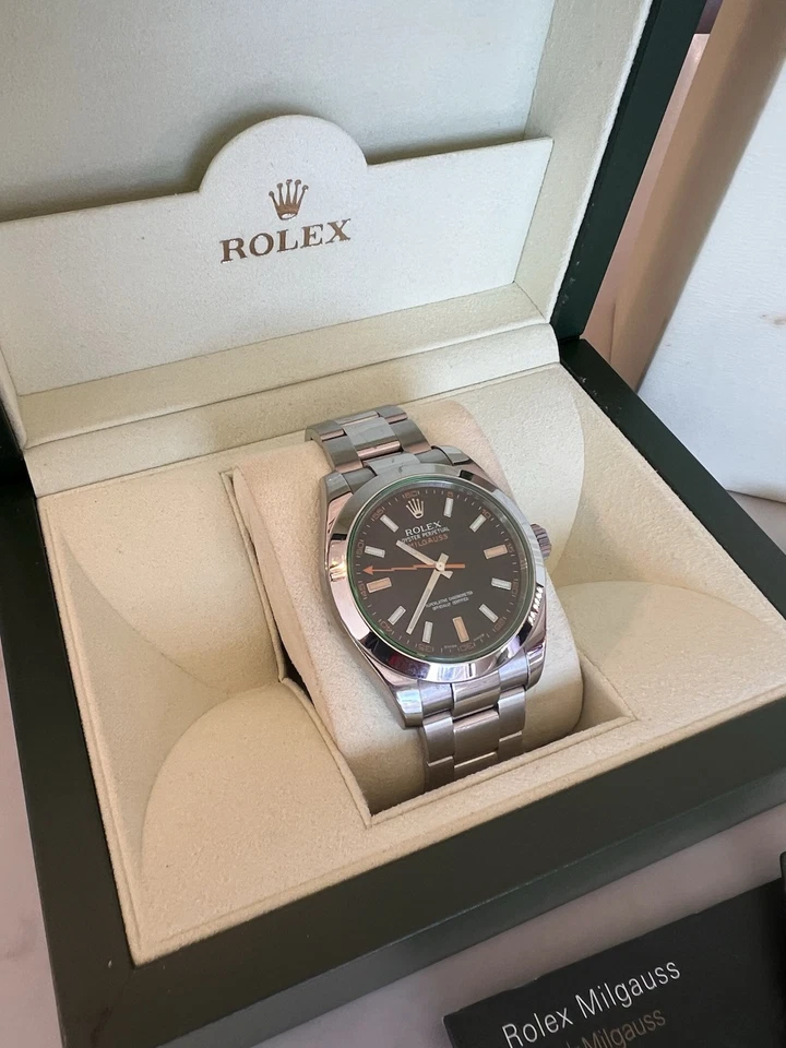 Rolex 40 mm Oyster Perpetual esfera negra cristal verde Milgauss 116400GV Foto 2 de 4