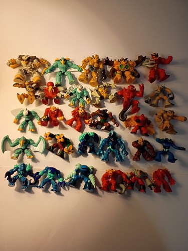 Lot de 7 figurines Gormiti et 1 support. (D'occasion) à Belmont-sur