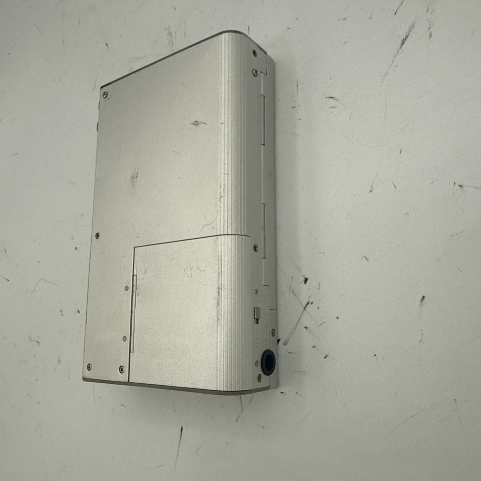 Reproductor de cinta de casete estéreo Walkman de metal JVC CQ-F2 Foto 4 de 4