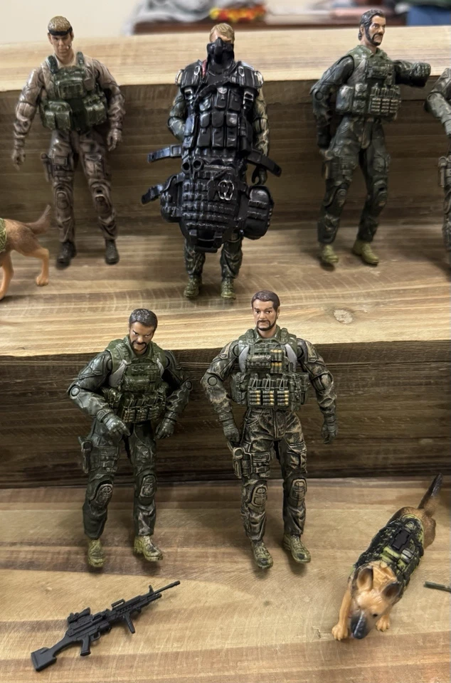 Lote de figuras BBI 1/18 Elite Force 11 Modern Soldiers Rangers Spec Ops Dogs Foto 3 de 4
