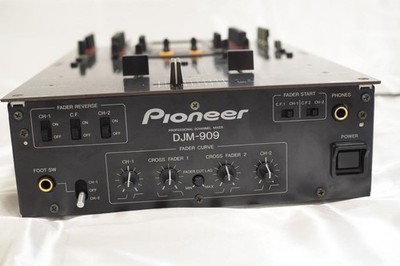 パイオニアDJM-909 20 years later, the DJM-909 is still turning heads - Pioneer DJ