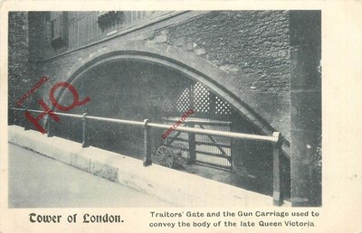 Ansichtskarte>>Tower of London, Traitors Gate und Waffenwagen