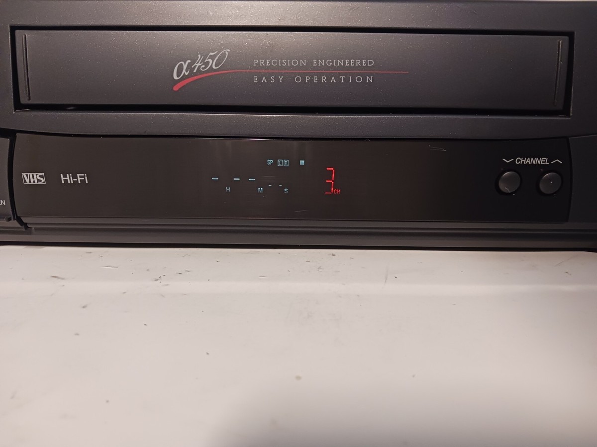 Mitsubishi HS-U446 Video Cassette Recorder/Player w/ Remote