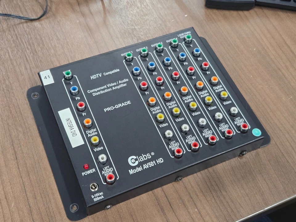 CeLabs AV501HD HDTV 1X5 Component A/V Distribution Amplifier with Digital Audio - Image 2 of 4