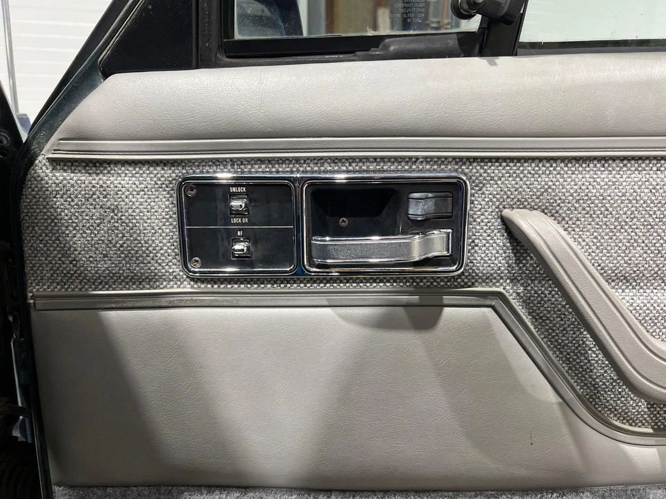 1991 Jeep Cherokee Passenger RH Right Gray Front Door Trim Panel Foto 2 de 4