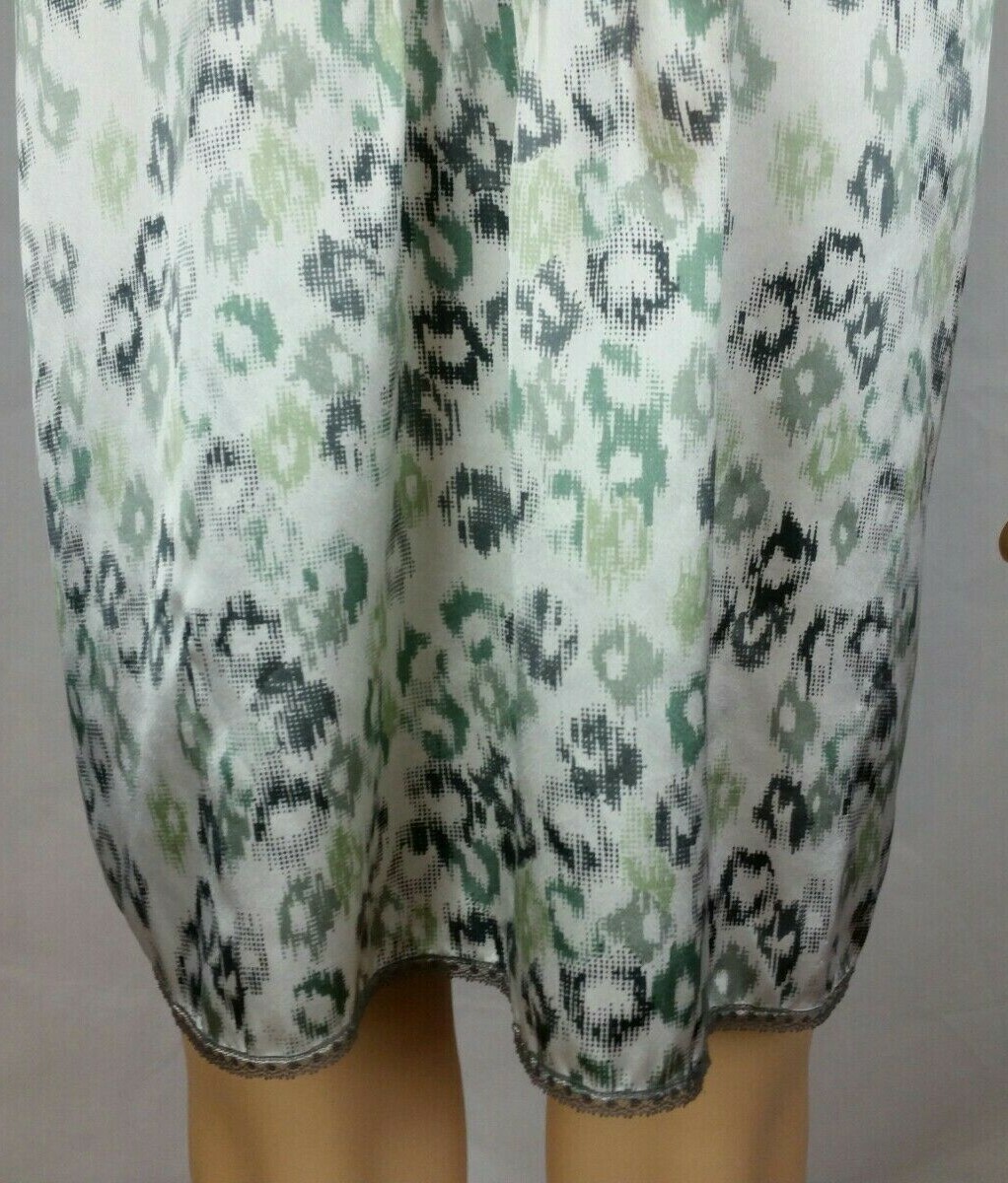Vera Wang Women's (S) Leopard Print White with Shades of Vera Wang Women's (S) Leopard Print White with Shades of