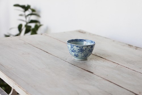 18th Century Qianlong Porcelain Cup depicting Blue Flowers, Chinese Antique - Picture 8 of 10