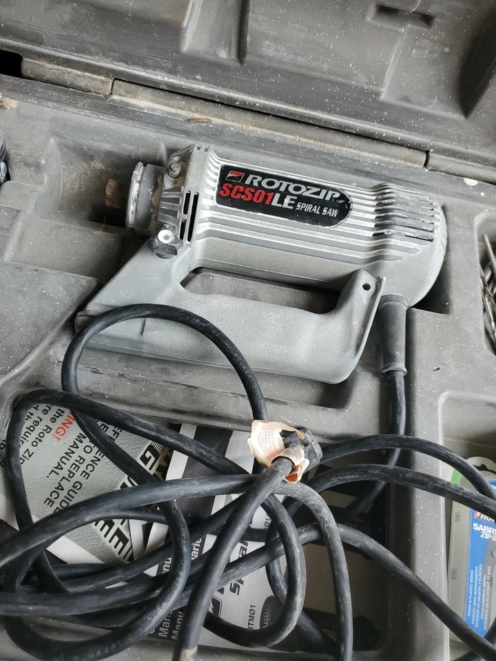 Rotozip Model SCS01LE 120 Volt Spiral Saw With Hard Carrying Case and BITS - Image 2 of 4