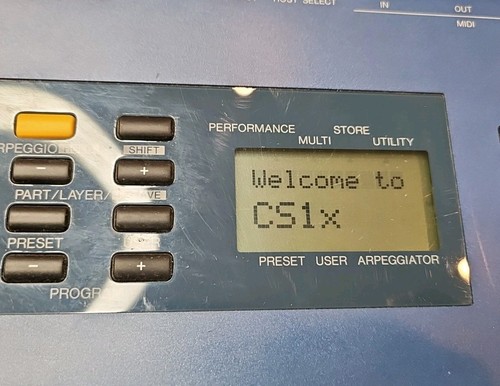 YAMAHA CS1X Synthesizer with manual - Picture 2 of 12