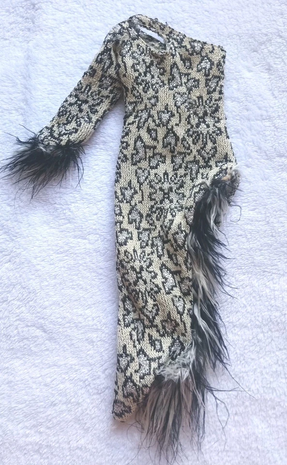 Винтажный 1976 Mego Cher кукла моды матовый перья серебро перо платье редкая VHTF - Изображение 2 из 4