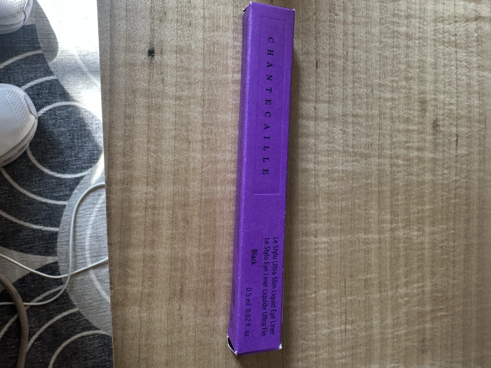 Delineador de ojos líquido ultra delgado Chantecaille Le Stylo NEGRO nuevo en caja Foto 2 de 3