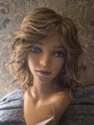 Estetica Designs Finn CaramelKiss Lace Front Wavy Synthetic Layered Wig Avg. Cap