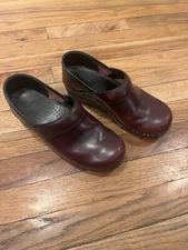 Dansko Women’s Dark Brown Leather Clogs US 7.5, 38