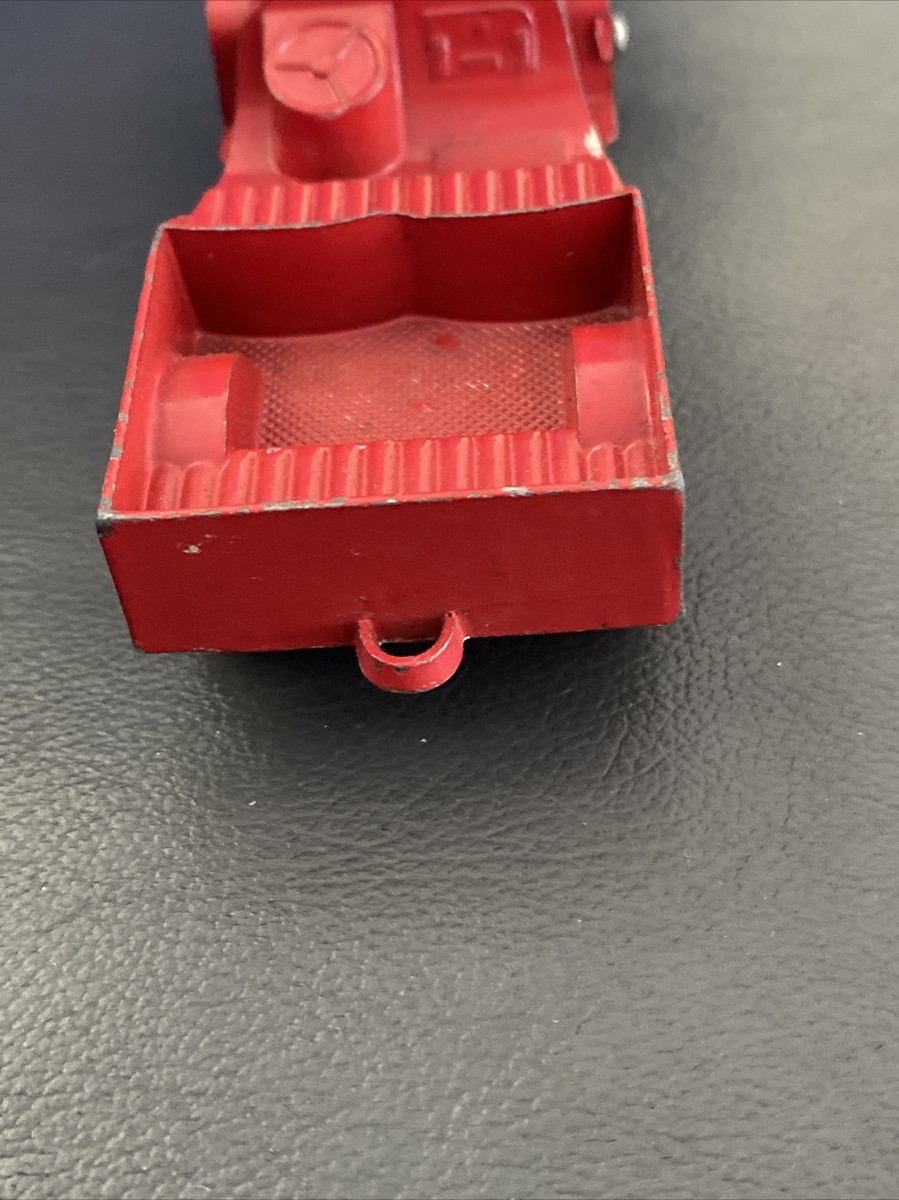 Camion rouge Tootsie Toy vintage des années 40