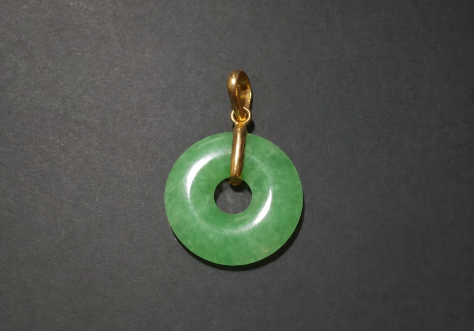 Pendentif Pi en Jade avec Bélière en Or 18 Carats – 750 - Photo 1/4