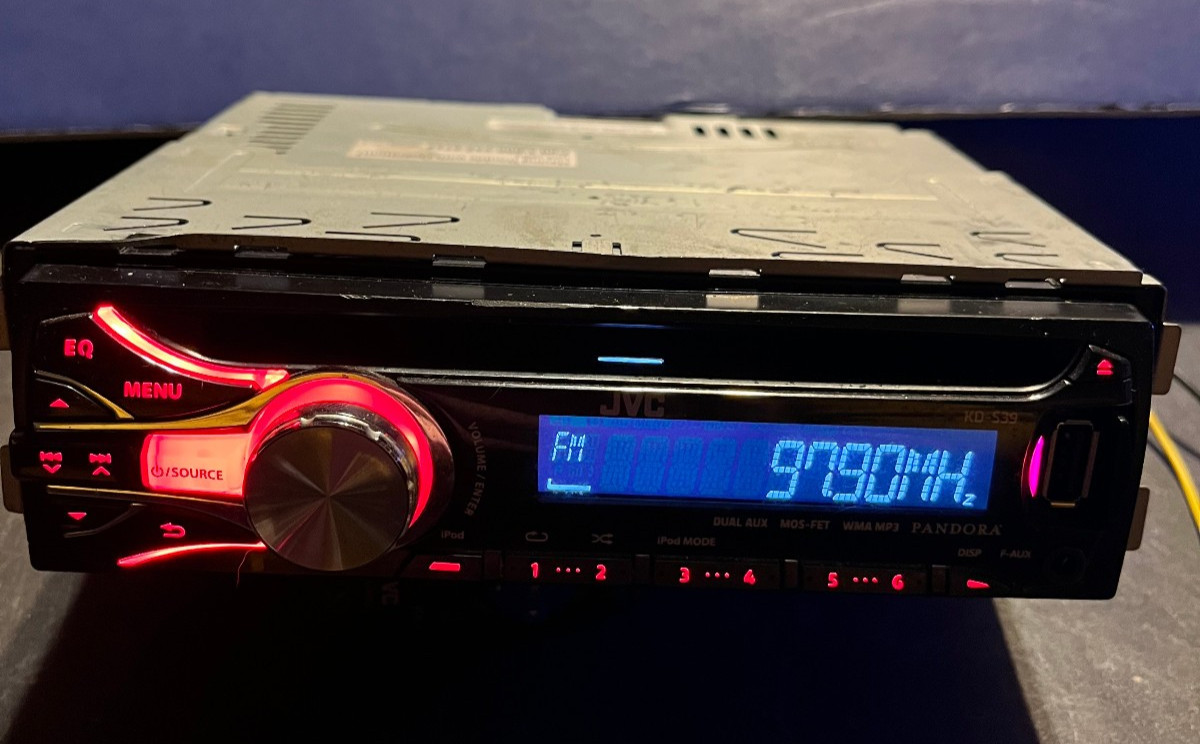 Am Fm Cd Usb W/ Wires & Remote Control - Tested - See Video