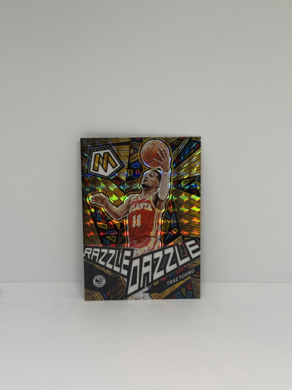 2022-23 Panini Mosaic Trae Young Razzle Dazzle #10 Hawks SSP