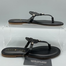 NUEVO Tommy Hilfiger Mujer’s Litzy Logo Plano T-Strap Sandalias Negras Talla 5M