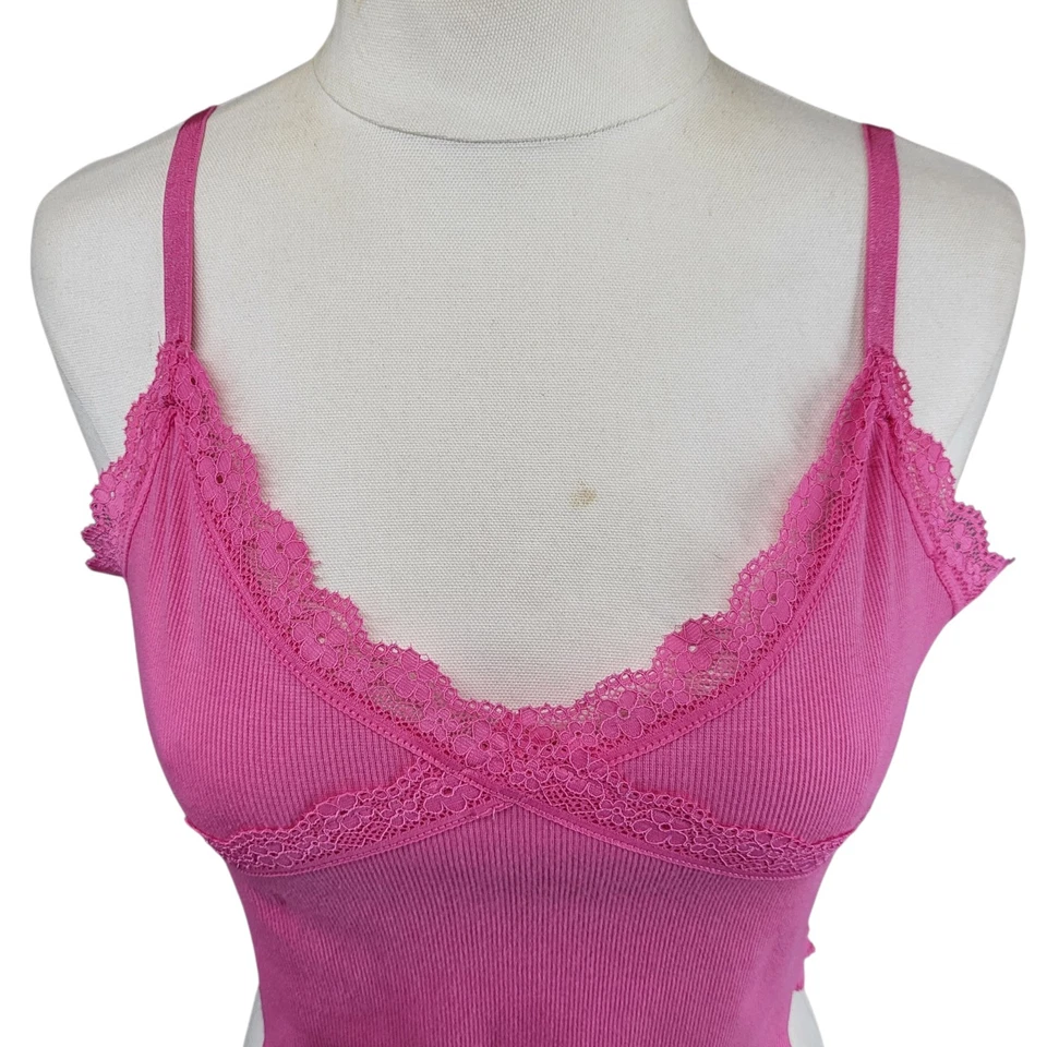 Blusa Ambiance rosa com nervuras acabamento em renda cropped sem mangas Y2K feminina tamanho G - Imagem 3 de 4