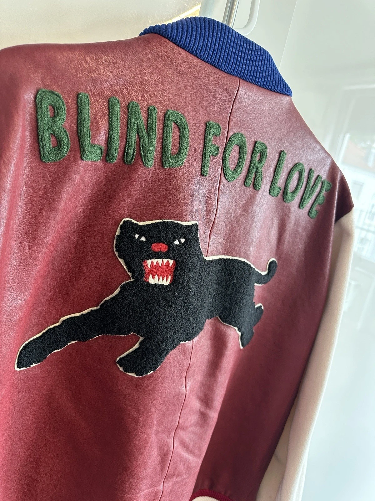 Giacca di pelle Gucci Varsity "Blind for Love" ape bordeaux