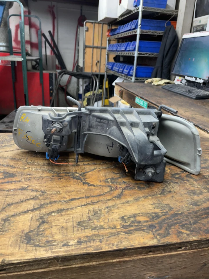 Headlight Lamp Lens CHEVY SILVERADO 2500 Passenger 99 00 01 02 - Изображение 2 из 2