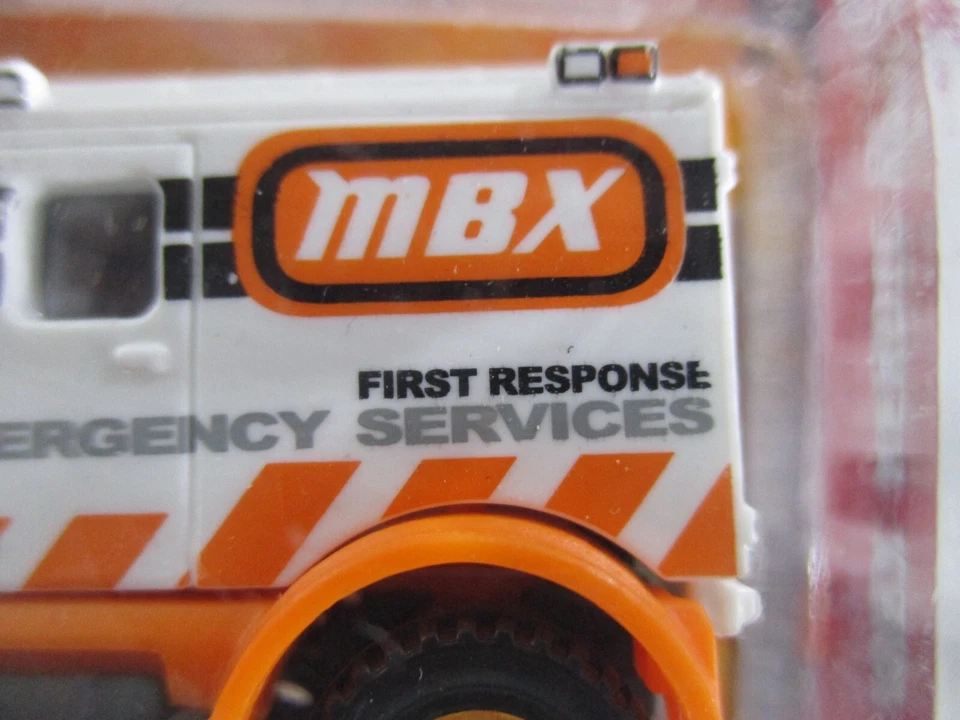 Matchbox MBX Heroic Rescue 4x4 Scrambulance White and Orange 2012 Mattel #73 BN - Image 4 of 4