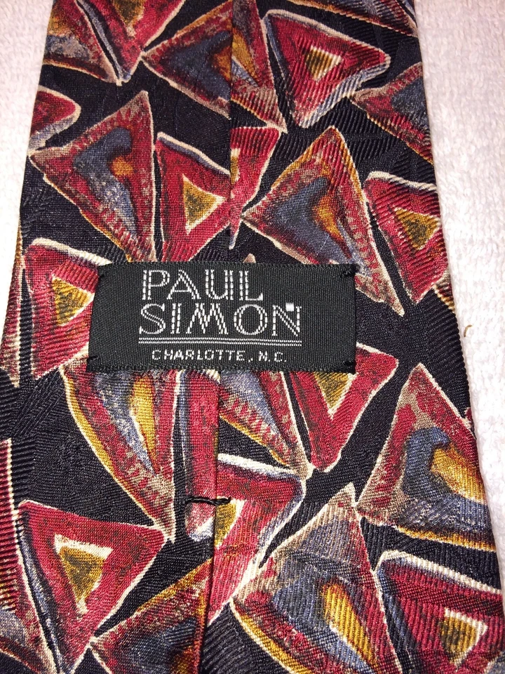 PAUL SIMON CORBATA HOMBRE NEGRA CON PATRÓN TRIÁNGULO ABSTRACTO ROJO 57.5" X 3.75" Foto 4 de 4