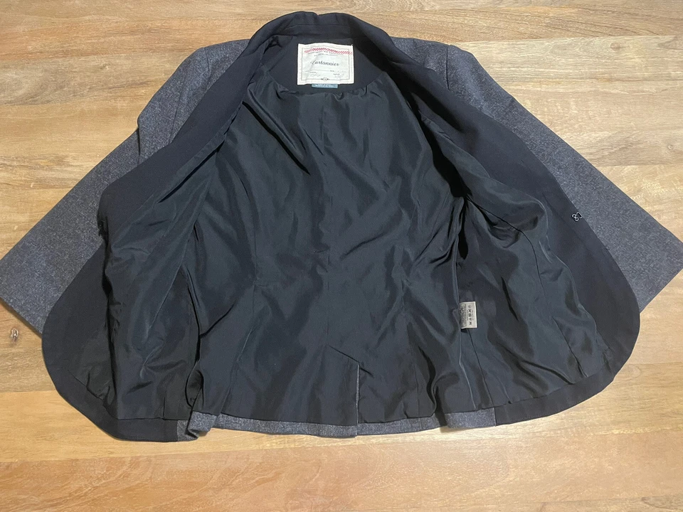 Blazer para mujer Anthropologie Cartonnier gris negro con un botón con volantes talla 4” Foto 2 de 4