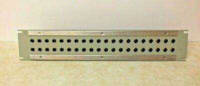 Trompeter Cinch Audio Video JSI-40W Insulated Patch Panel TEI14949 40P 19x3-1/2