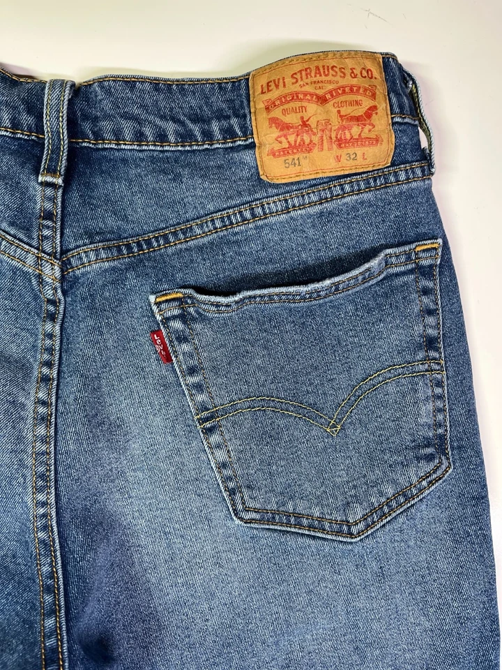 Pantalones cortos de mezclilla Levi's talla 32 541 cremallera mosca Foto 4 de 4