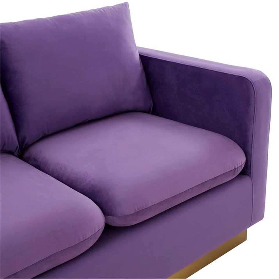 Sofá loveseat moderno de terciopelo LeisureMod Nervo con base dorada en púrpura Foto 4 de 4