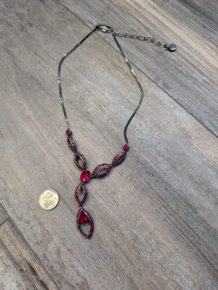 Collar Givenchy Gunmetal Vintage Tono Plata y Cristal Rojo Gota en Y De Colección Romántico Foto 3 de 3