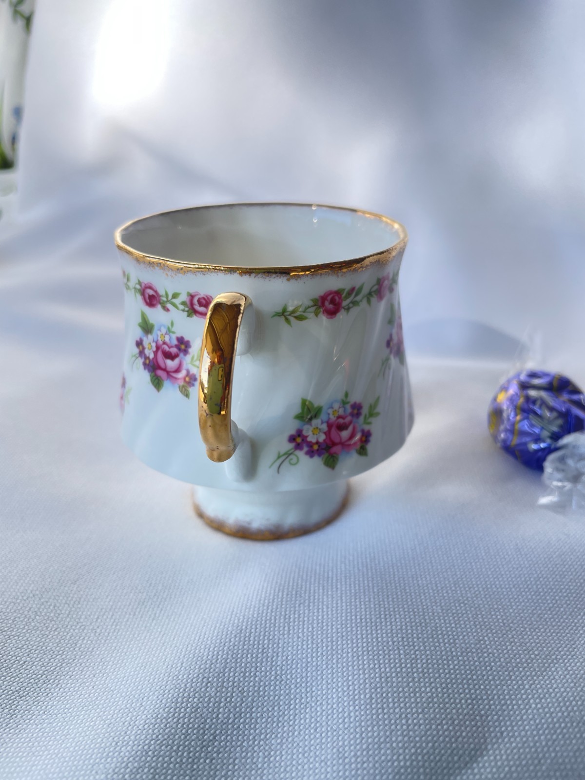 Vintage Elizabethan Fine Bone China Small Pink Roses Tea Cup & Saucer England