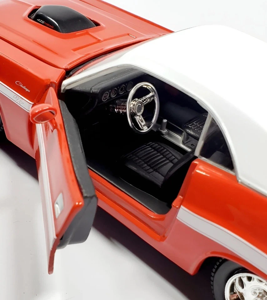 1970 Super DODGE CHALLENGER R/T 1/24 Scale Diecast Sun Star Collectibles - Image 3 of 4