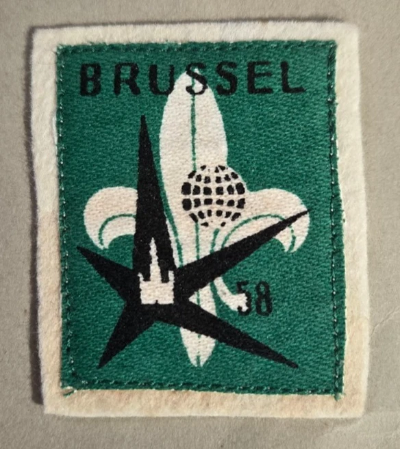 Adesivo extremamente raro Brussel's Worlds Fair Boy Scout 1958 - Imagem 2 de 4