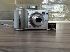 Appareil photo Fujifilm Finepix E500 avec picture card , fonctionnel .