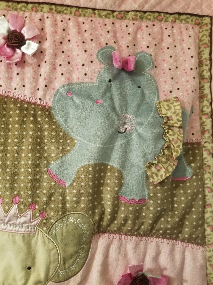 Manta Cuna Rosa Embellecida Diseño Animal Bebé Marca Infantil Verano - 35"x45" Foto 4 de 4