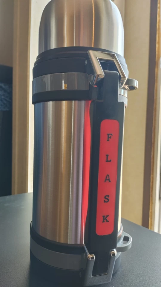 Frasco de vacío de acero inoxidable Brentwood capacidad de 50 onzas Foto 2 de 4