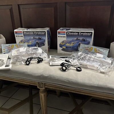 Monogram 2010  82  Corvette Classic Cruiser Model 85-0885 2 Sets/Parts Sealed