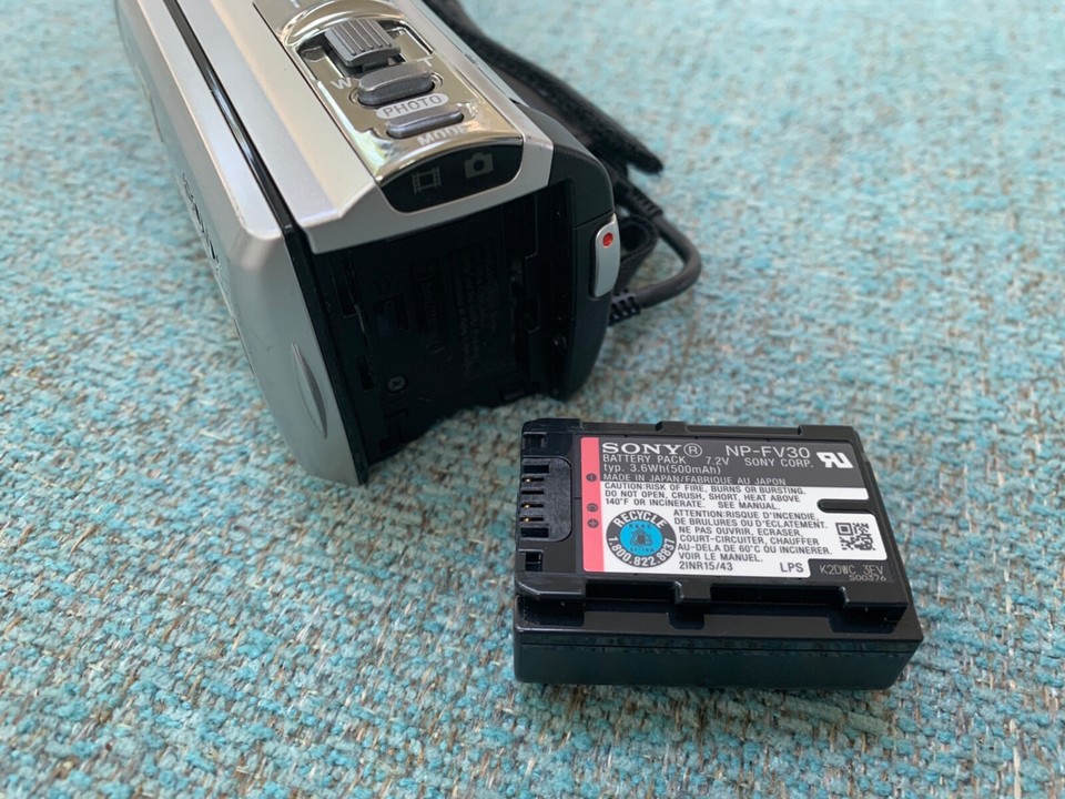 SILVER Sony Handycam DCRSX85 16GB Digital Camcorder + 32GB memory card